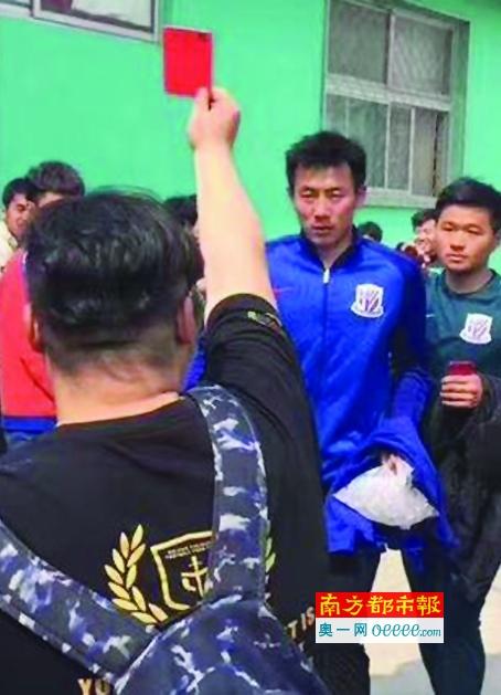 TA：切尔西冬窗无法召回卢卡库，球员租借合同中无相应条款据The Athletic消息，切尔西在将卢卡库外租至罗马的合同中，没有设置召回球员的条款。